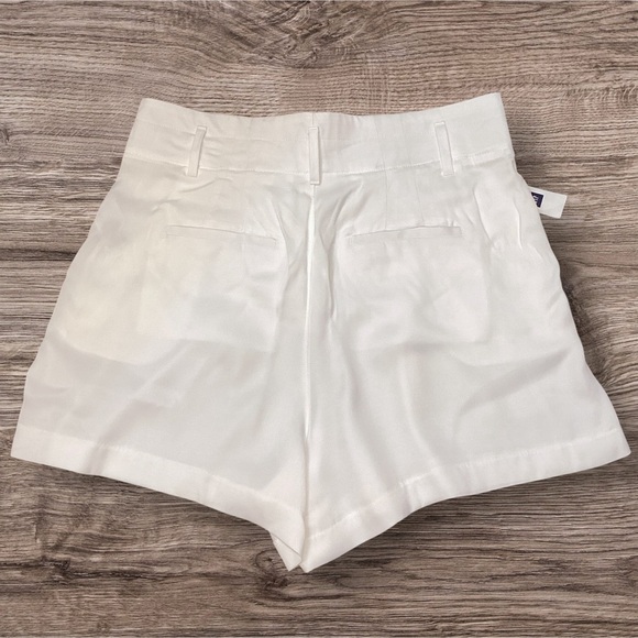 GAP Drapey High Rise Silky Dress Shorts, Snowflake Milk White Rayon Size 16 NWT - Picture 12 of 12